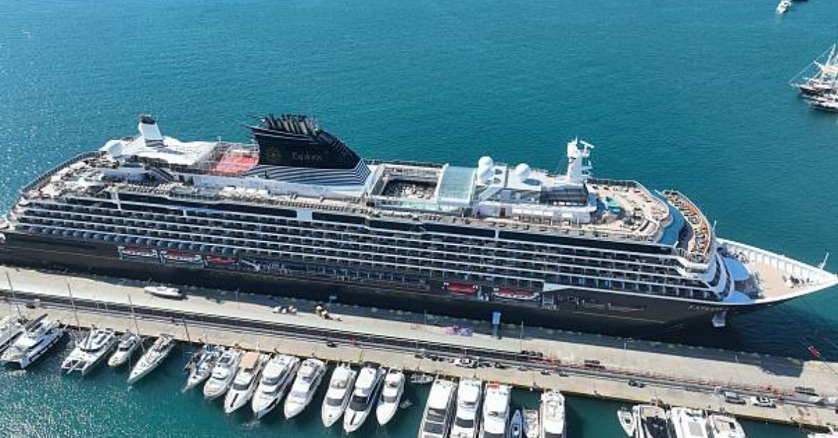 Luxury Cruise Passengers